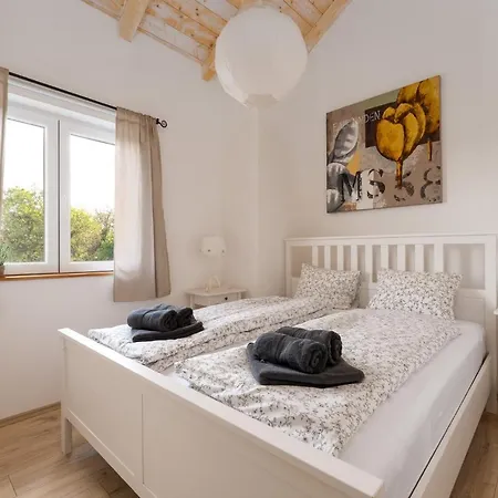 Vila Romantic With A Large Pool Surrounded By Greenery - By Traveler Tourist Agency Krk Id 2150 Garica