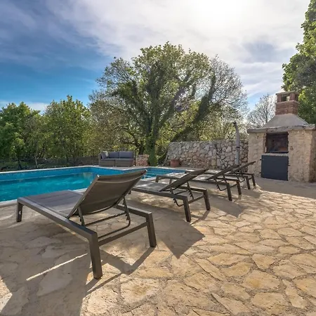 Romantic With A Large Pool Surrounded By Greenery - By Traveler Tourist Agency Krk Id 2150 Vila