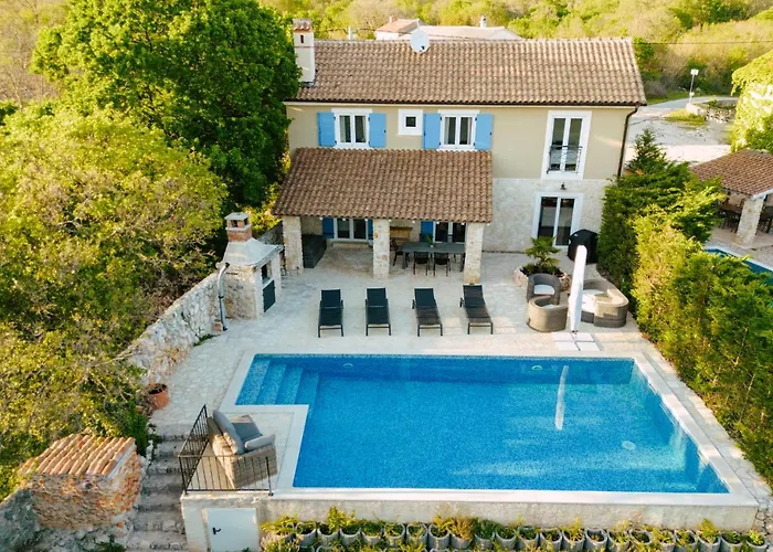 Romantic With A Large Pool Surrounded By Greenery - By Traveler Tourist Agency Krk Id 2150 ヴィラ Garica