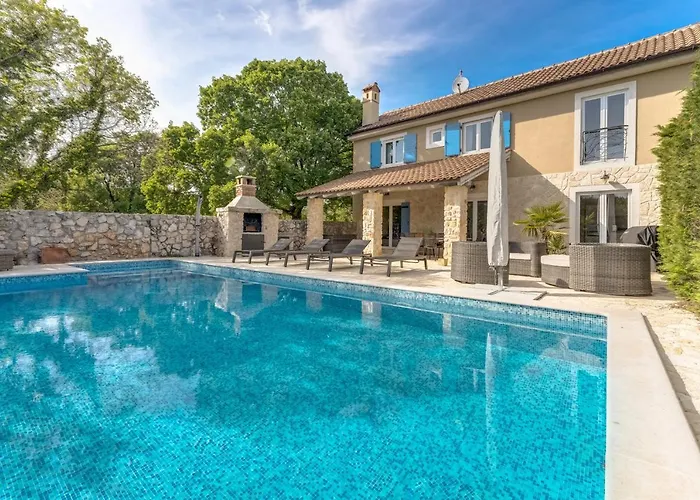 Romantic With A Large Pool Surrounded By Greenery - By Traveler Tourist Agency Krk Id 2150 ヴィラ *