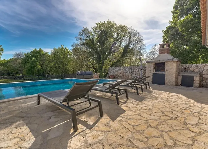 Romantic With A Large Pool Surrounded By Greenery - By Traveler Tourist Agency Krk Id 2150 ヴィラ